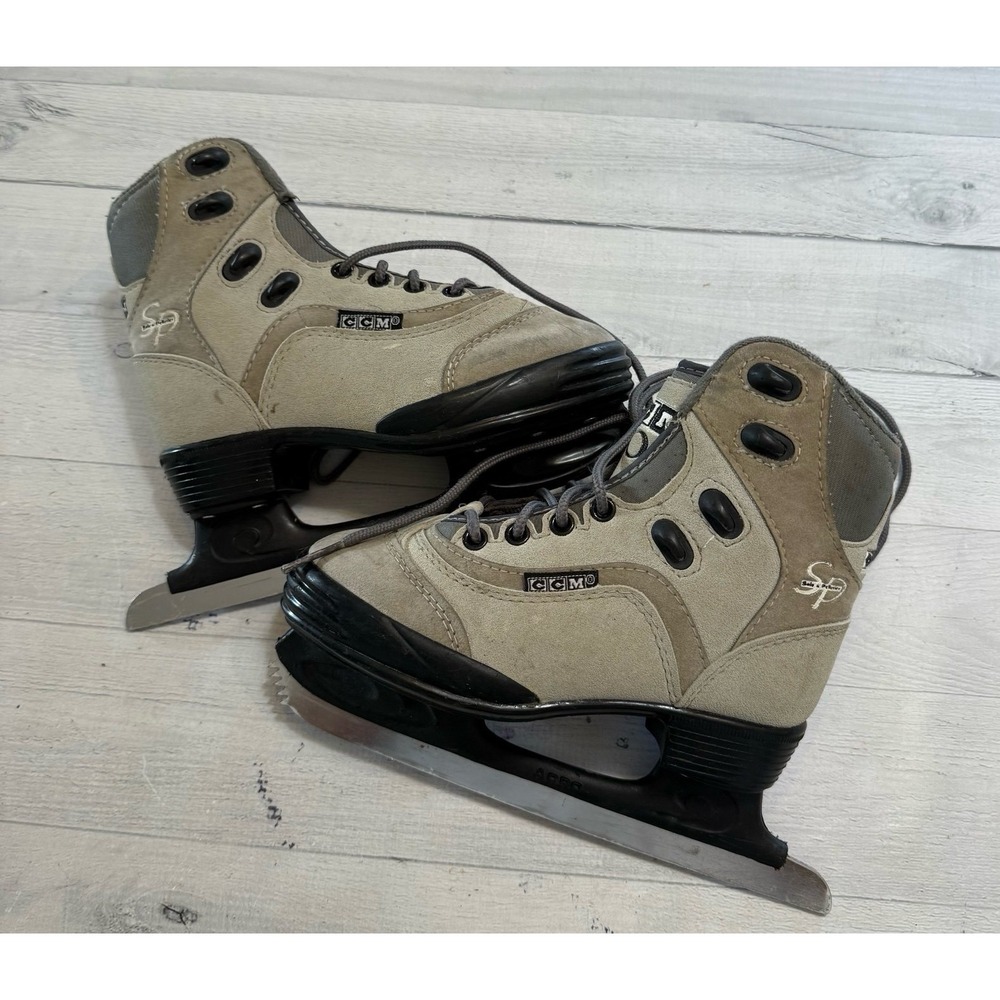 CCM recreational figure skates youth size‎ 1